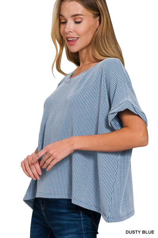 TEXTURED LINE SHORT TWISTED SLEEVE TOP