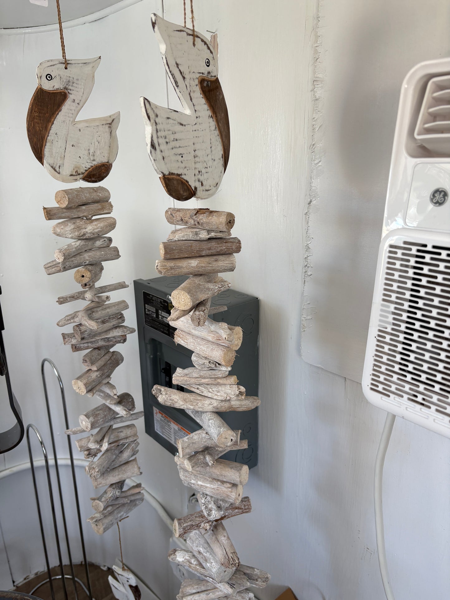 PELICAN DRIFTWOOD GARLAND
