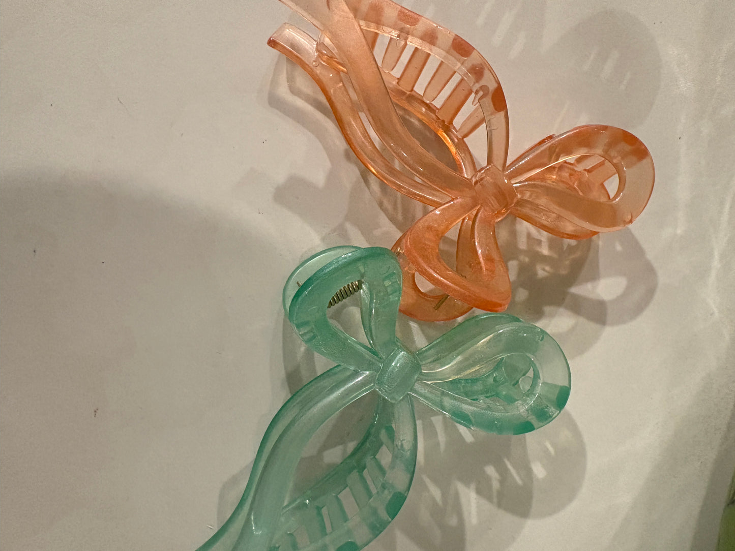 Wavy ribbon hair clip